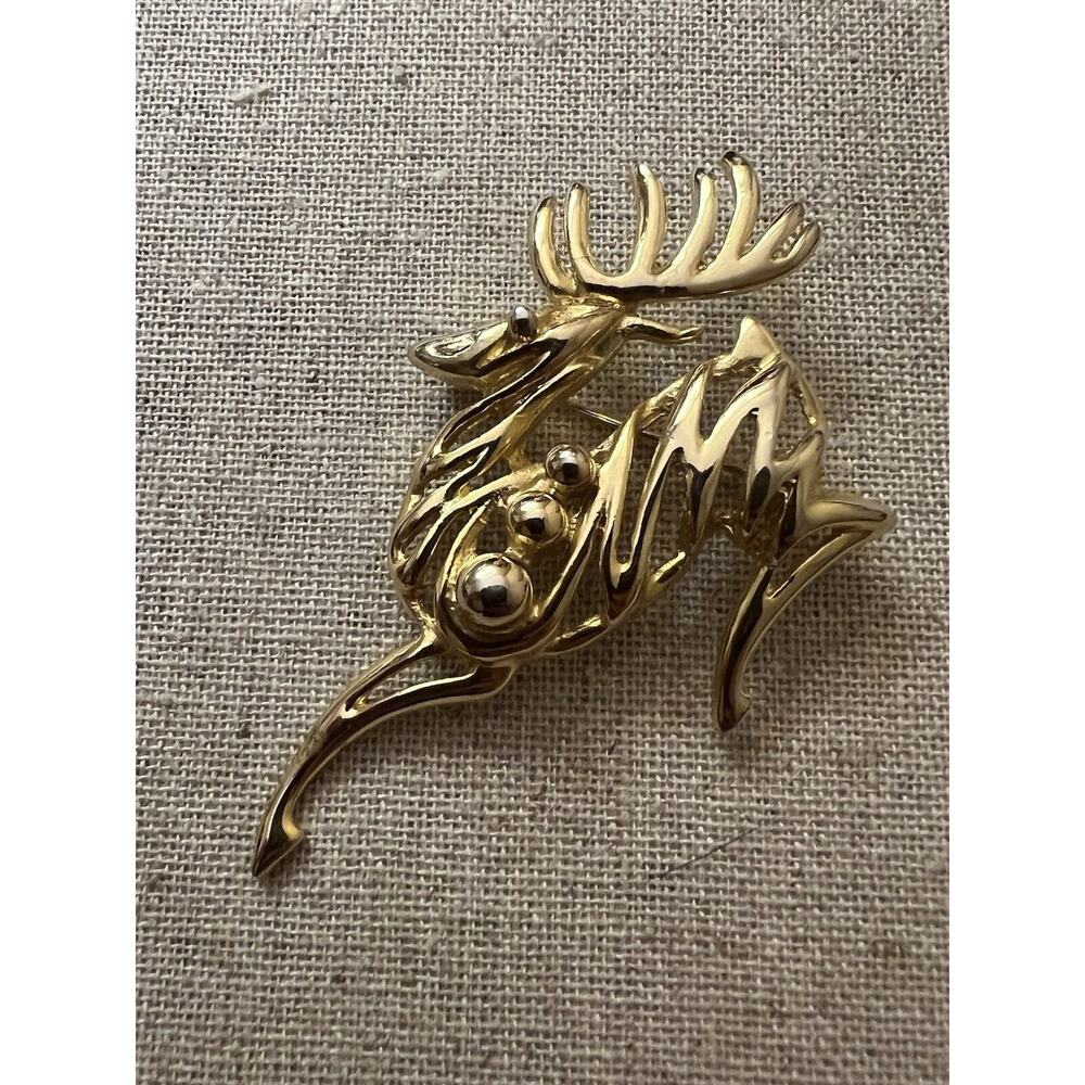 Reindeer Brooch‎ Signed Am Lee Goldtone Measures 2.46" Christmas Holidays Winter